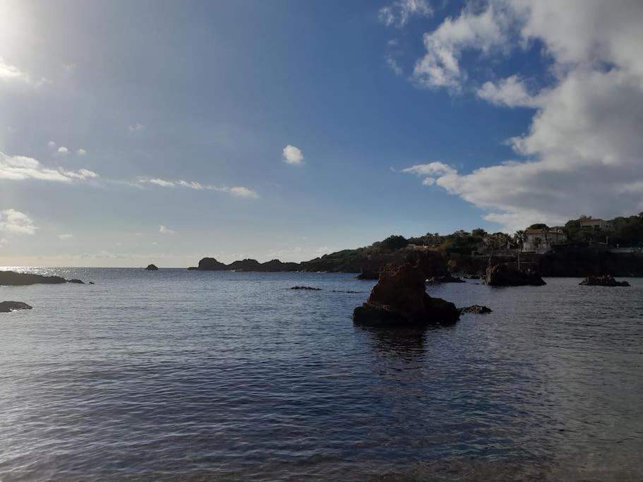Charmant Studio Lumineux Avec Parking Prive Saint-Raphaël Kültér fotó