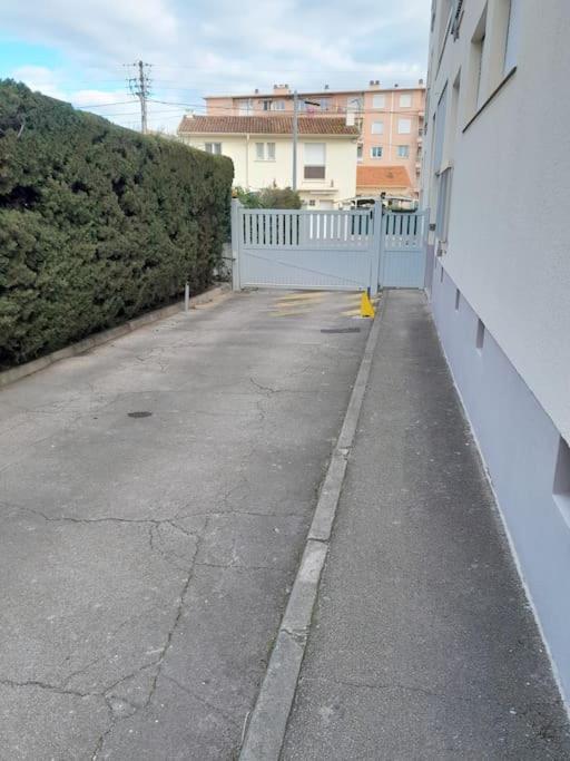 Charmant Studio Lumineux Avec Parking Prive Saint-Raphaël Kültér fotó